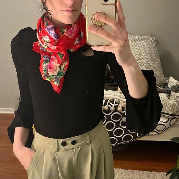 vintage Oscar de la Renta red floral print silk scarf - Picture 11 of 11